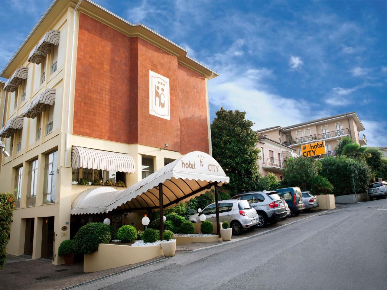 Hotel City Desenzano del Garda Esterno foto